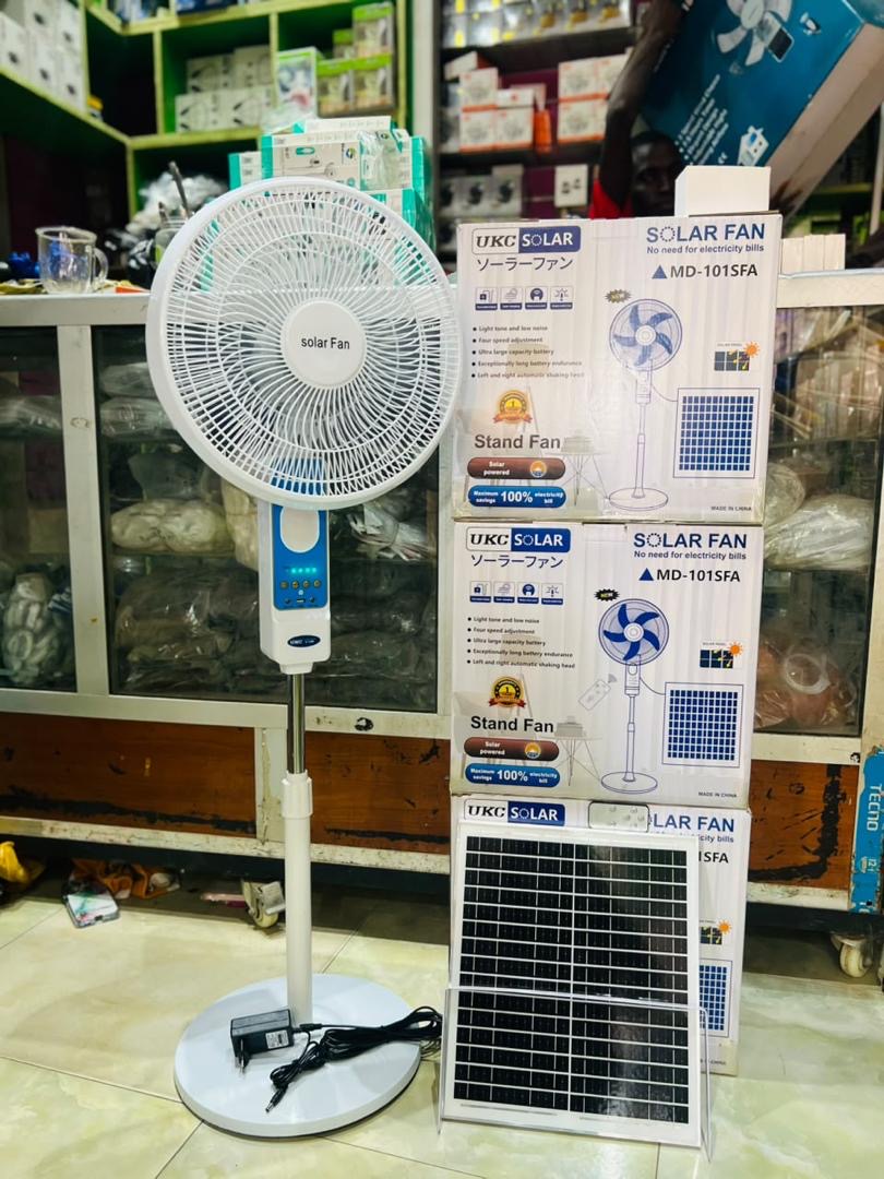 ventilateur solaire sur pied UKC